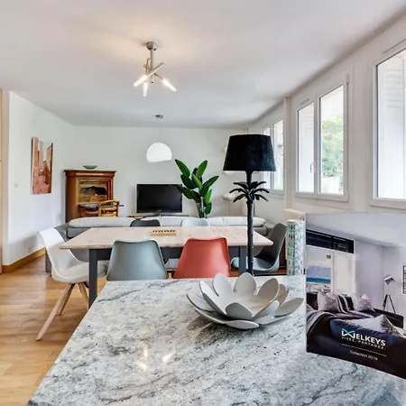 Spacious 1-bedroom With Parking Near The Place Dupuy In Welkeys Apartment *